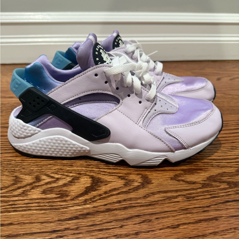 Nike Women’s Air Huarache Lilac Barely Grape Sneakers